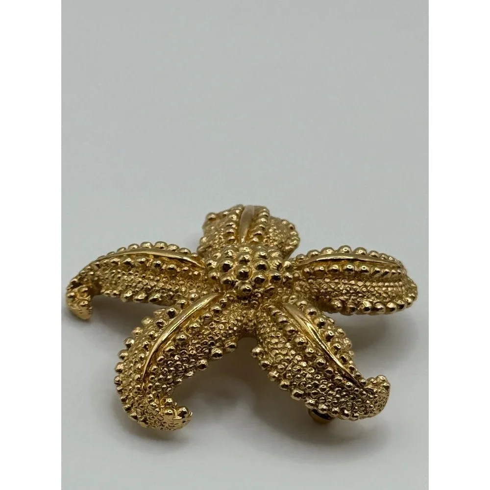 Vintage Monet Brooch Gold Tone Starfish Sea Life Beach Theme Pin